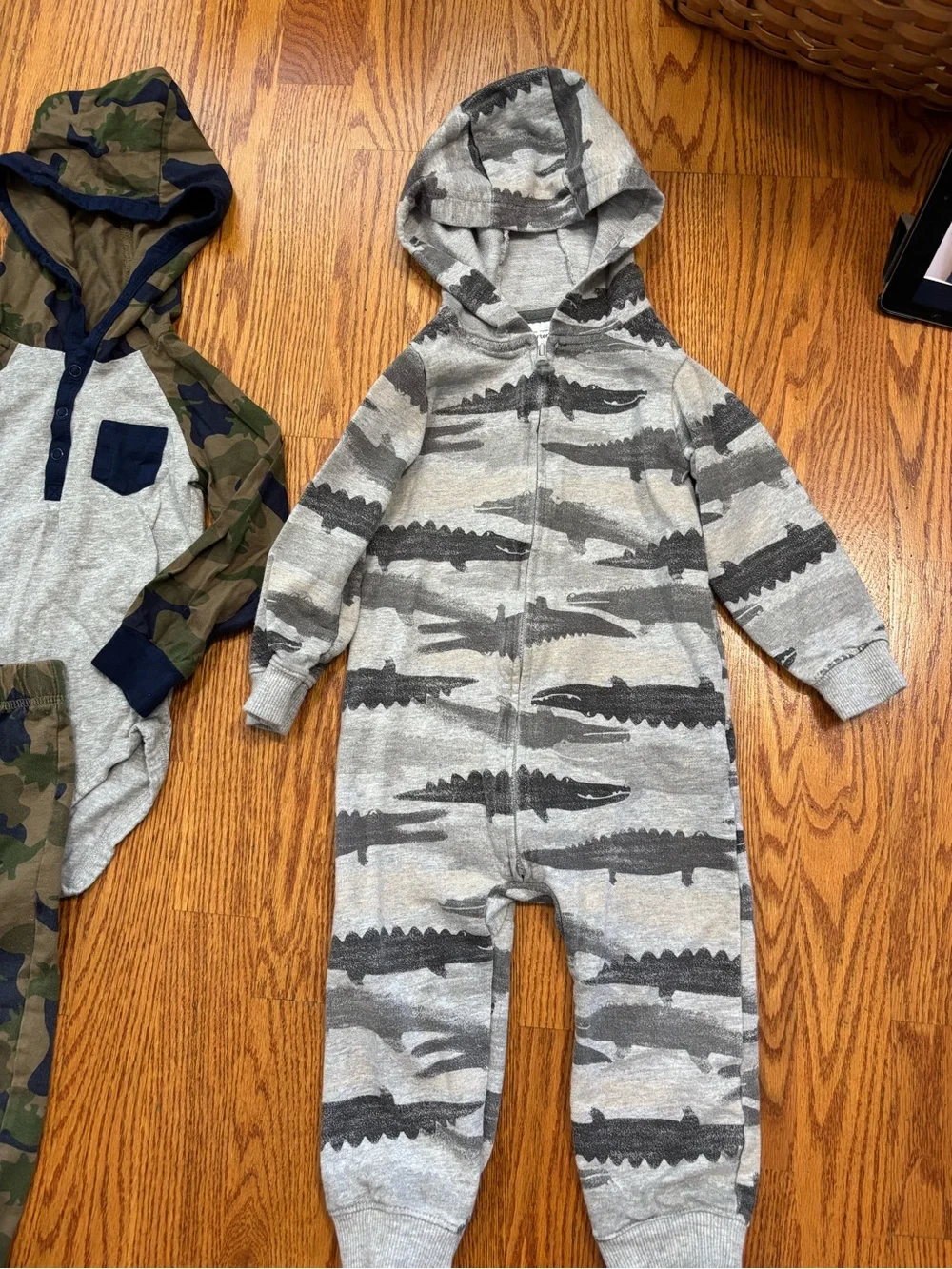 Carters 24 months outfits baby boy crocodile camo print long sleeve hood